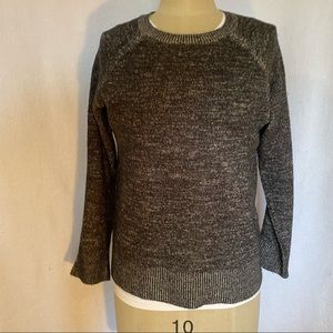 Vince M mixed blend salt and pepper crewneck ssweater.